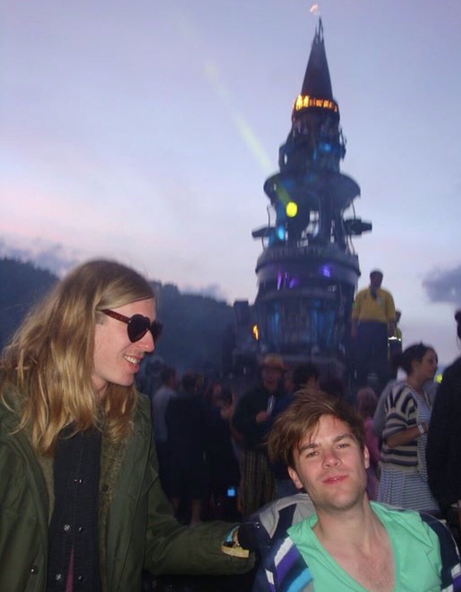 FrankvdLende's tweet photo. Hoi. Oude festival foto’s gevonden; 2011 in Schotland bij het meer van Lochness! #festivalfrankie #rockness #stylegod https://t.co/8F4kddwDYj