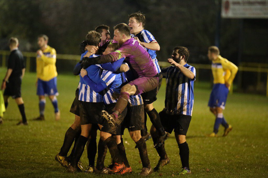 HullbridgeFC's tweet image. What a special night this was💙

FA Vase Second Round Proper 
Tuesday 24th November 2015

Norwich United FC 0-1 Hullbridge Sports FC

⚽️@samthedogtaylor 
📸@ABridgeTooFar16