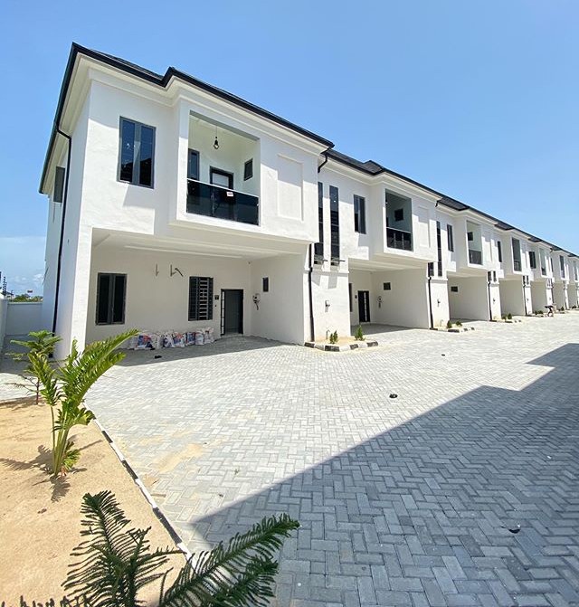 For Sale 4 Bedroom Terrace Duplex 
Location : Orchid Road, Lekki. Lagos 
Price : 40 Million Naira

#lagosfinder #lagosrealestate #lagosrealtor
@RealtorBot @Danny_Walterr @InfoOkoye @GiwaRealtor @househuntersng @aproglobal @MXkonnect @privatepropng @sunjenyo @sachioproperty