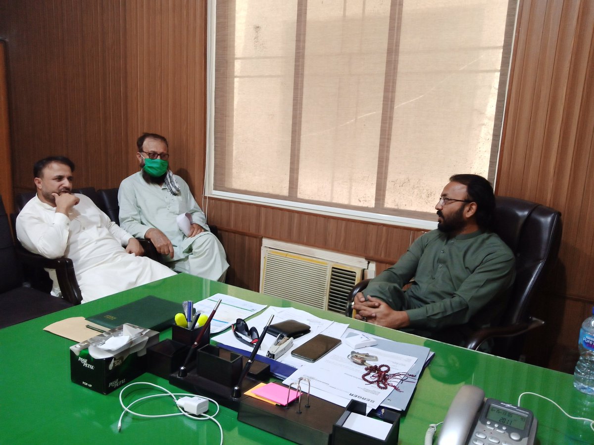 CMCCMultan's tweet photo. چیئرمین وزیراعلیٰ پنجاب شکایت سیل ملتان
طاہر حمید قریشی اپنے سرکاری دفتر میں موجود۔
عوامی خدمت میں مصروفِ عمل۔۔۔

پاکستان تحریکِ انصاف کے رہنما نسیم خان کی آمد۔ ⁦🇵🇰⁩ https://t.co/MRMvlqyXjm