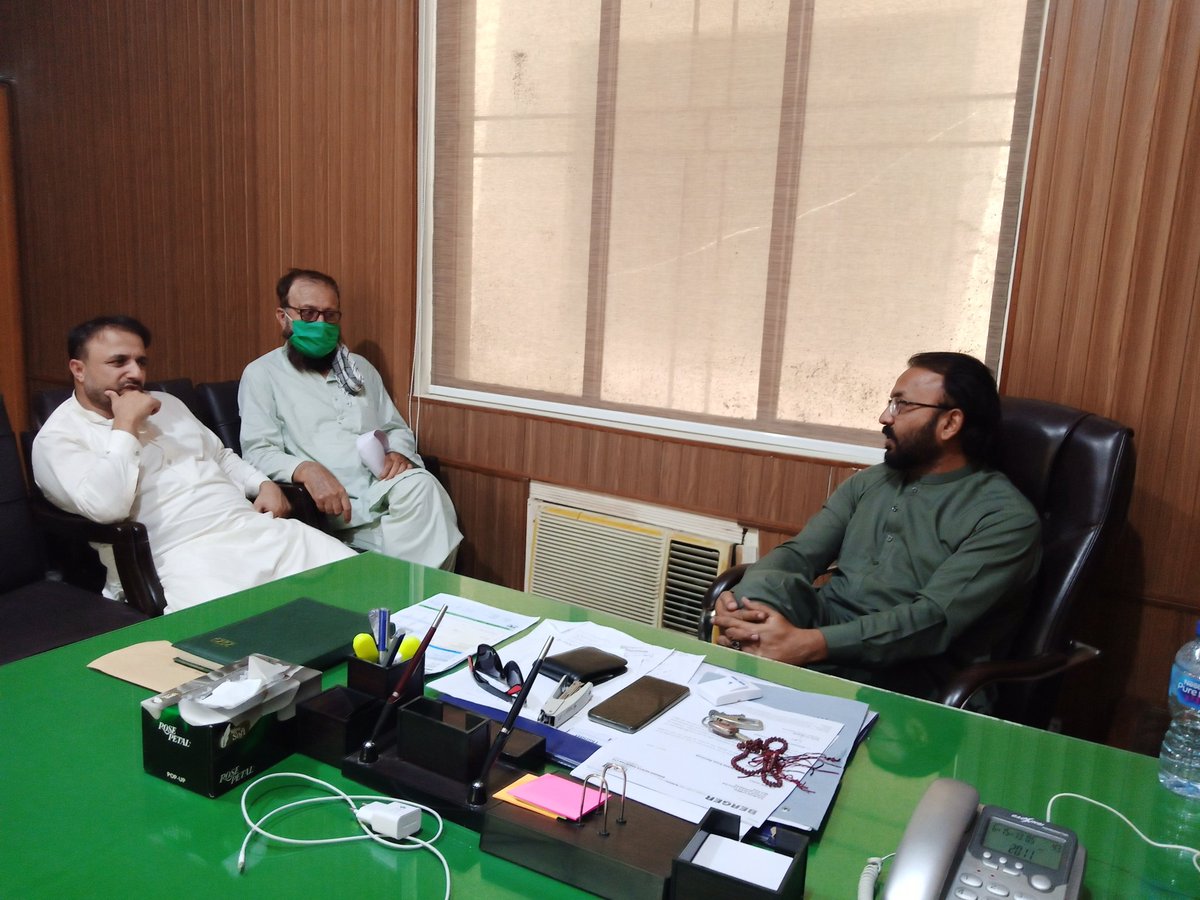CMCCMultan's tweet photo. چیئرمین وزیراعلیٰ پنجاب شکایت سیل ملتان
طاہر حمید قریشی اپنے سرکاری دفتر میں موجود۔
عوامی خدمت میں مصروفِ عمل۔۔۔

پاکستان تحریکِ انصاف کے رہنما نسیم خان کی آمد۔ ⁦🇵🇰⁩ https://t.co/MRMvlqyXjm