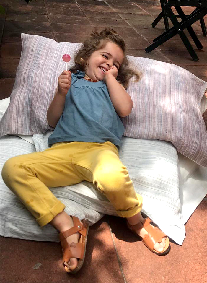 La spontanéité des enfants est comme l’essence du lin : Naturel
Spontaneity of children is like the essence of linen: Natural
#linenpillowchallenge #pillowchallenge #ceuxquifontlelin
#amoillino #jaimelelin @CELC_FlaxHemp 
Compro il #lino su amoillino.it