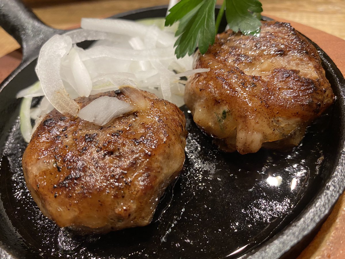 下町バルながおか屋 神保町店 新作 馬肉を使用したハンバーグ ウマウマバーグ 580 2個入りでおつまみサイズにして焼き上げた小ぶりなハンバーグです 仔馬のお肉は低カロリー ワインと一緒にいかがですか 神保町 ラムチョップ 下町バルながおか屋 神保町店 新作 馬肉を使用したハンバーグ ウマウマバーグ 580 2個入りでおつまみサイズにして焼き上げた小ぶりなハンバーグです 仔馬のお肉は低カロリー ワインと一緒にいかがですか 神保町 ラムチョップ