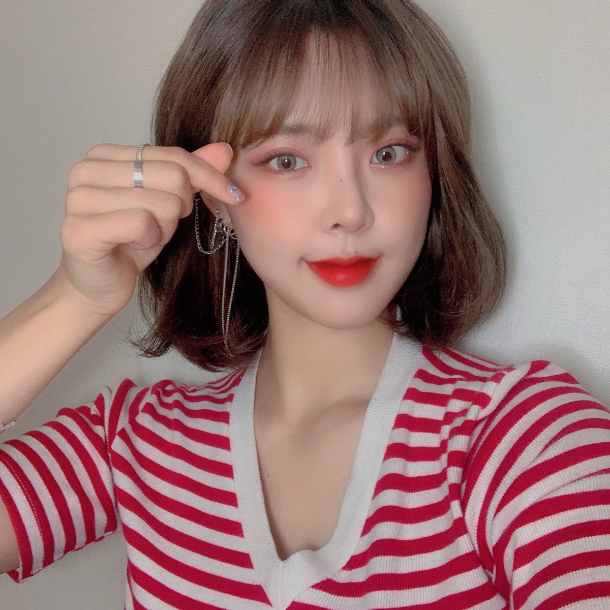 ANS_official_'s tweet photo. [#제이]

오랜만에 단발로 돌아온 제이입니다! 🤗 여러분 저는 장발이 예쁜가요 단발이 예쁜가요? (장발이라고 해주세요🤭) 곧 다른 모습으로 또 찾아올게요 기대하세요! 두근두근💗
오늘도 제랑해💙

#ANS #Angelnsoul #제이 #에이엔에스 #J https://t.co/vyzdMcxmkQ
