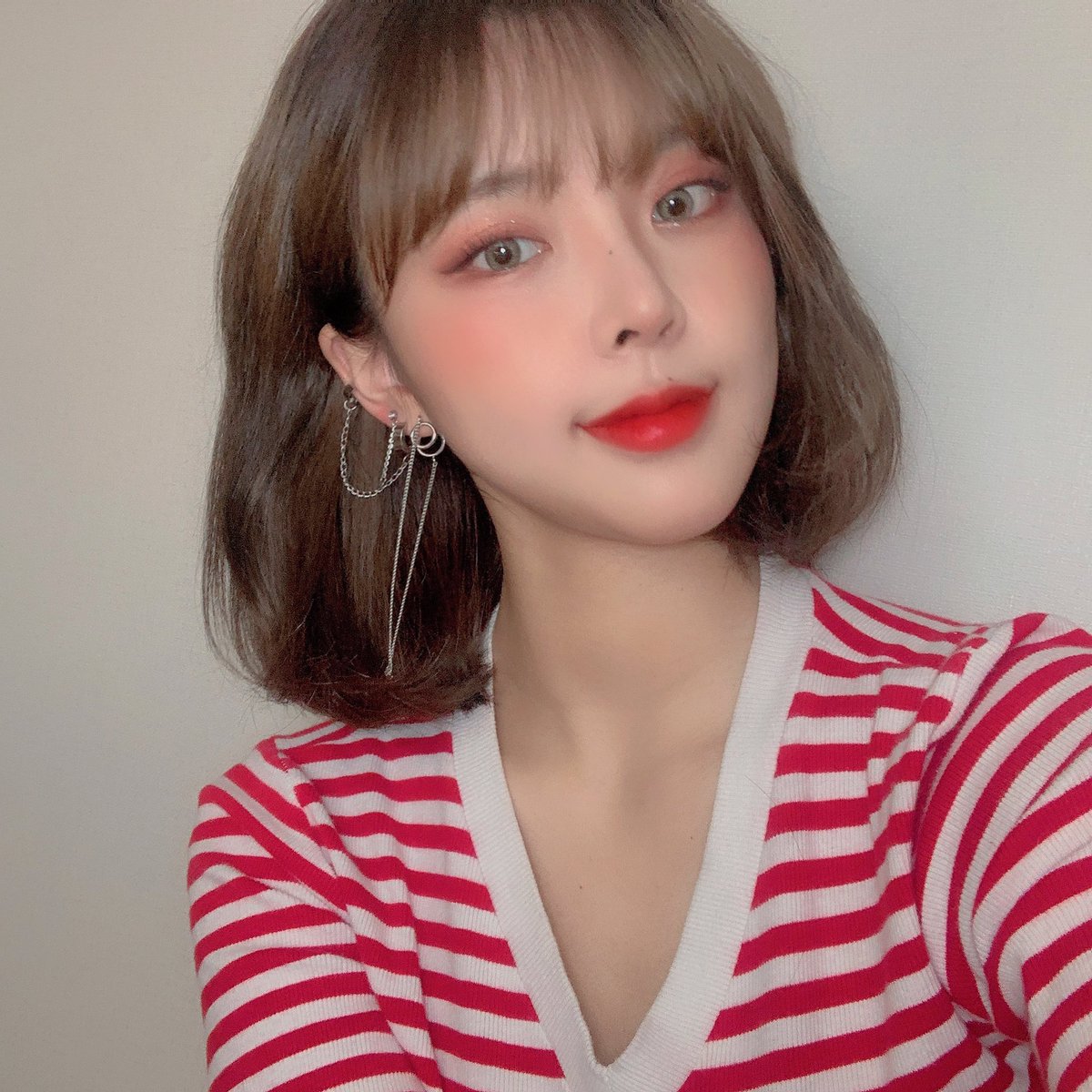 ANS_official_'s tweet photo. [#제이]

오랜만에 단발로 돌아온 제이입니다! 🤗 여러분 저는 장발이 예쁜가요 단발이 예쁜가요? (장발이라고 해주세요🤭) 곧 다른 모습으로 또 찾아올게요 기대하세요! 두근두근💗
오늘도 제랑해💙

#ANS #Angelnsoul #제이 #에이엔에스 #J https://t.co/vyzdMcxmkQ