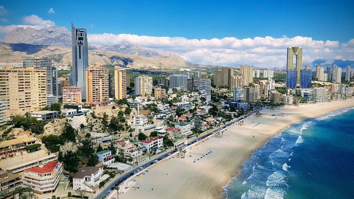 aero_Pardubice's tweet photo. ŠPANĚLSKÉ ALICANTE🇪🇸
Vámi oblíbené španělské Alicante je zpět❗️
Od 6.7 každé pondělí přímým letem z Pardubic❗️ Letenky jsou již v prodeji na webu dopravce Ryanair ✈️ 

👉https://t.co/AADfT2BVrR
#alicante #flyfromped #spain #ZpatkyDoNebe https://t.co/EvFsqp8dOG