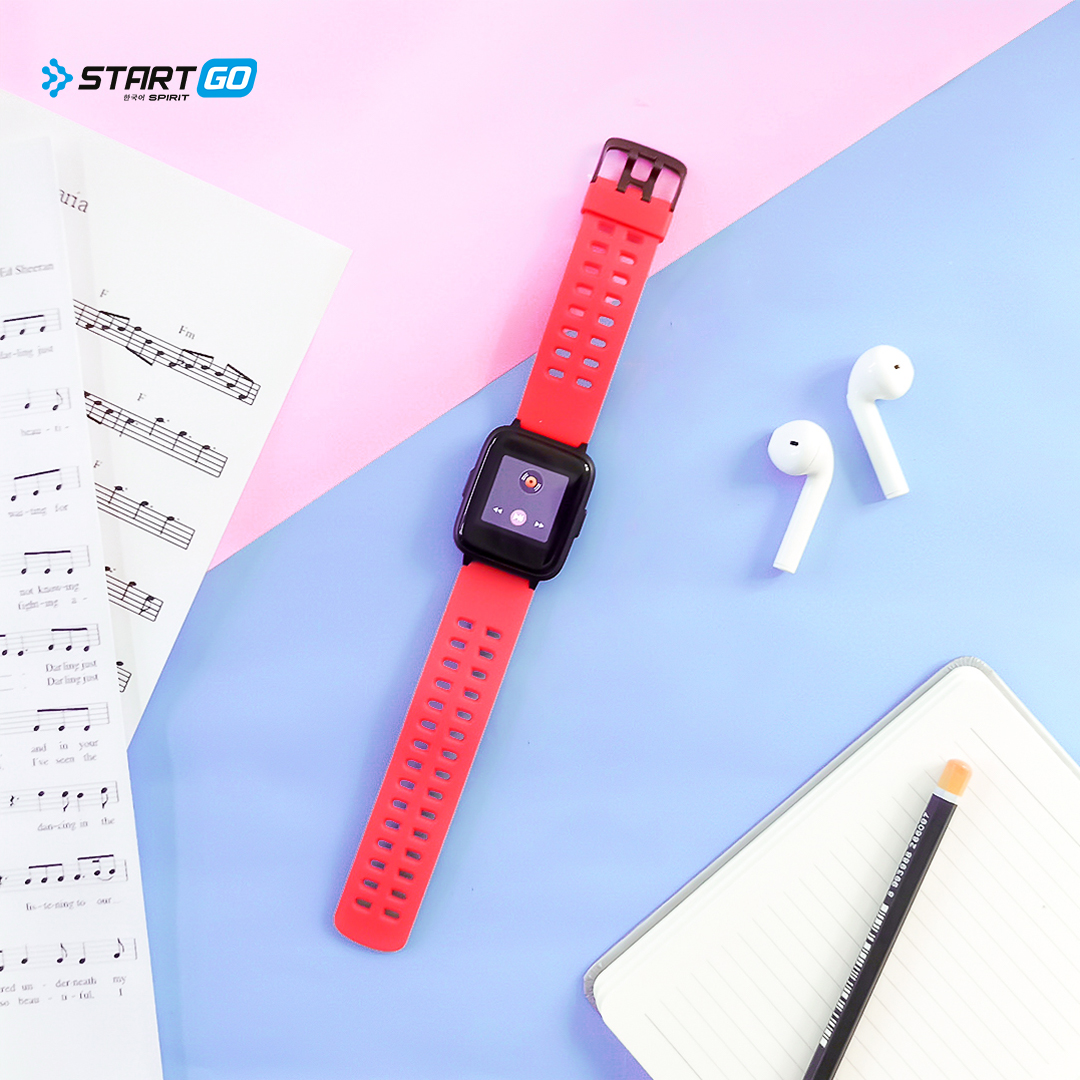 StartGo_id's tweet image. #StartGoS1 tidak hanya bisa digunakan untuk memantau kesehatan tubuh, tapi bisa juga berfungsi untuk mengontrol aktivitas kamu sehari-hari. Salah satunya mengontrol musik hanya melalui jam pintar kamu. Yuk #AktifBarengStartGo dimulai dari kamu ⌚ #StartGo #KoreanSmartwatch