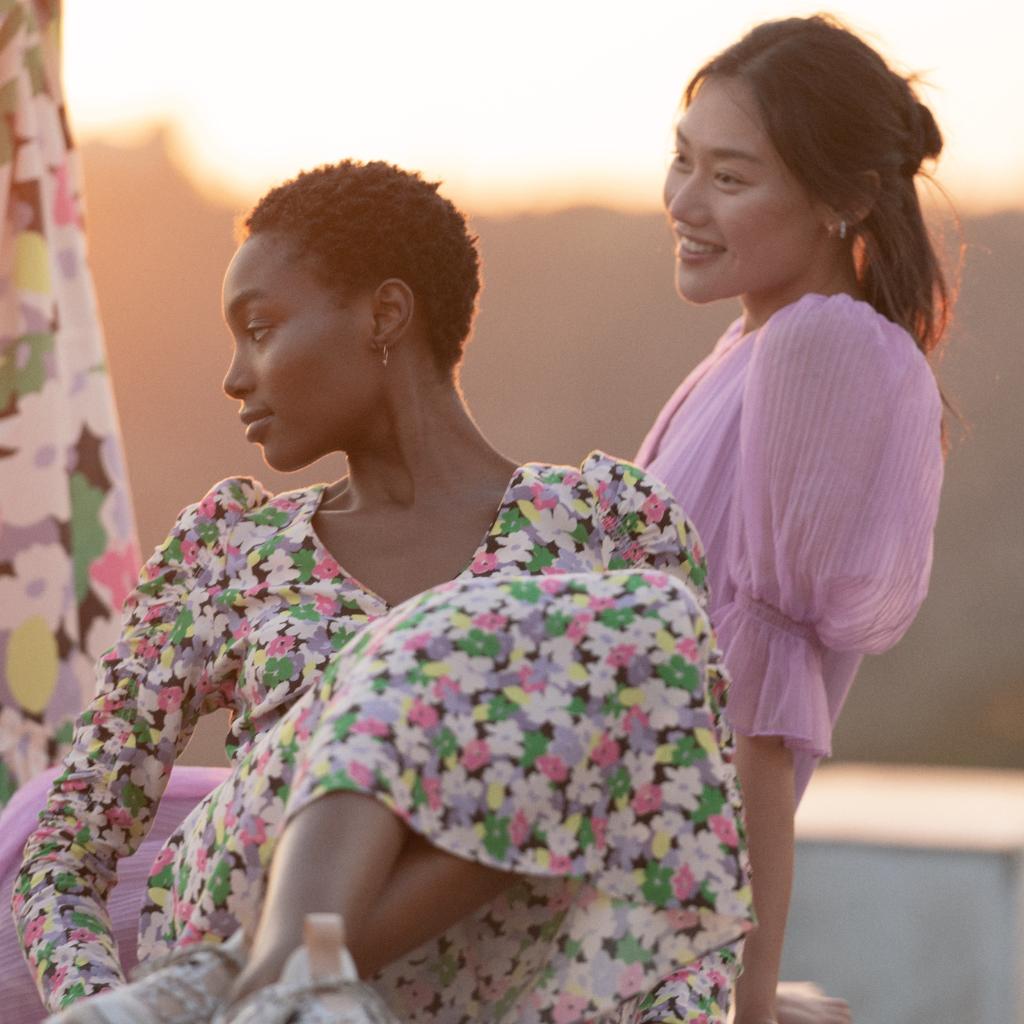 hmindia's tweet photo. More than half of the materials we use are either recycled or sustainably sourced. By 2030, it will be 100%. Read more about our sustainability work on our new page: https://t.co/AoWHCxMqWe #HMIndia #HMConscious https://t.co/v8BOTF9oWA