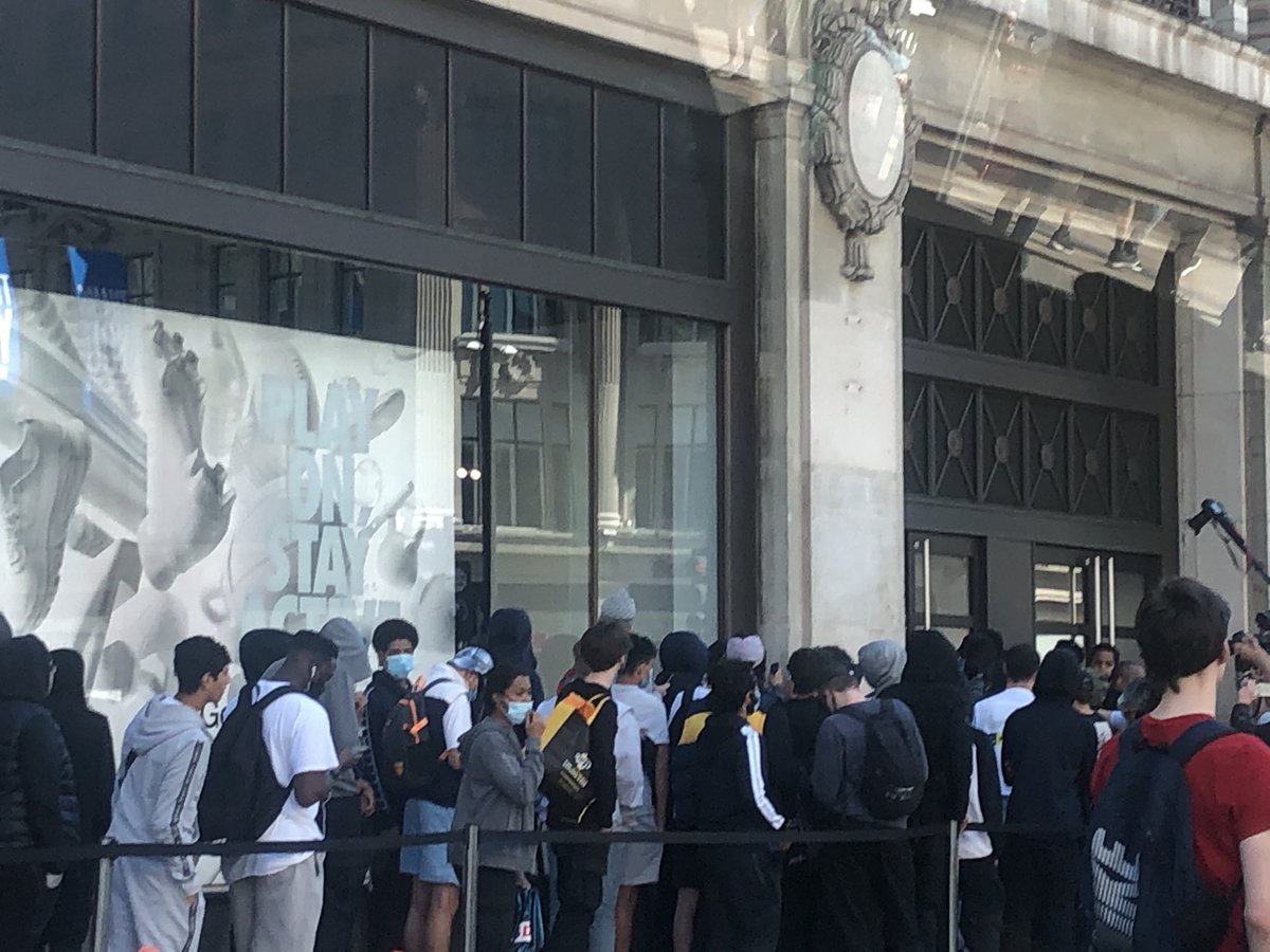 nike store in oxford street