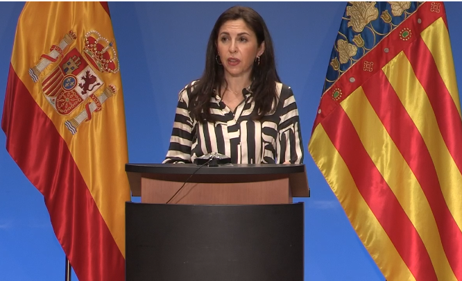 ADEAlicante's tweet photo. Nuestra compañera Nuria Fernández, catedrática de DºMercantil de la @UA_Universidad recibe el reconocimiento a la excelencia docente. ¡Enhorabuena Nuria! https://t.co/zRpyHCcEvv