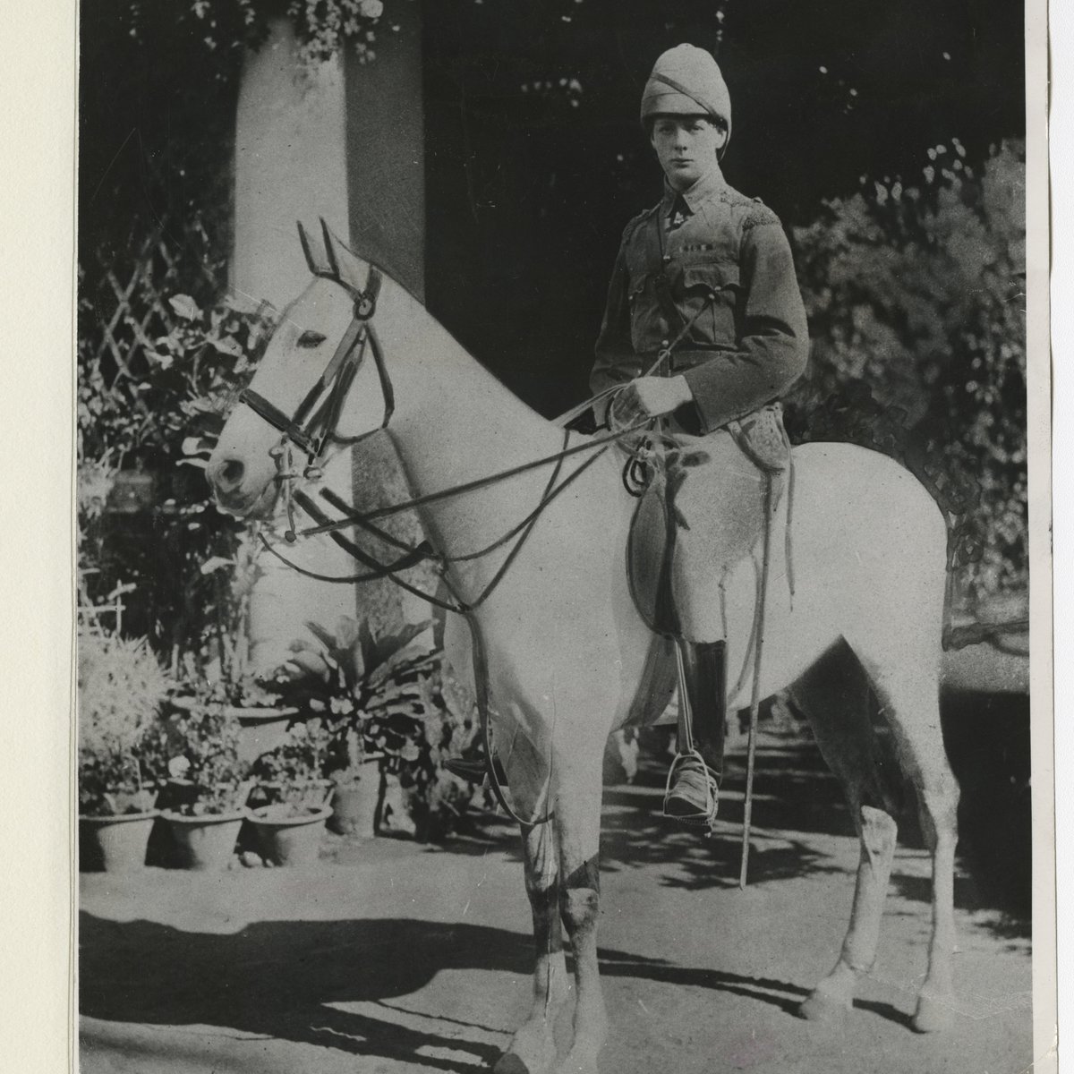 In this thread, we heard how Churchill regretted his description of Cuban insurgents. With the 4th Hussars, Churchill based himself in Bangalore, staying in India for 19 months. Let's find out more about Churchill's next imperial adventure...  [CHPH 1B/009]  https://twitter.com/ChuArchives/status/1271080031729614849