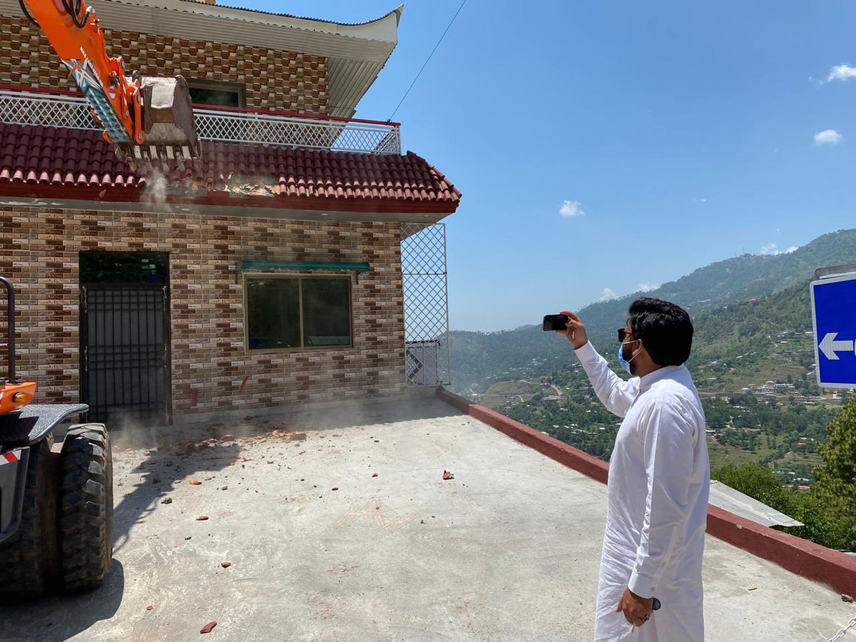 PakistanNha's tweet photo. Anti-encroachment operation at IMDC Murree #AntiEncrochment #Operation #Murree #NHA #Lowertopa https://t.co/xQliP5LrPp