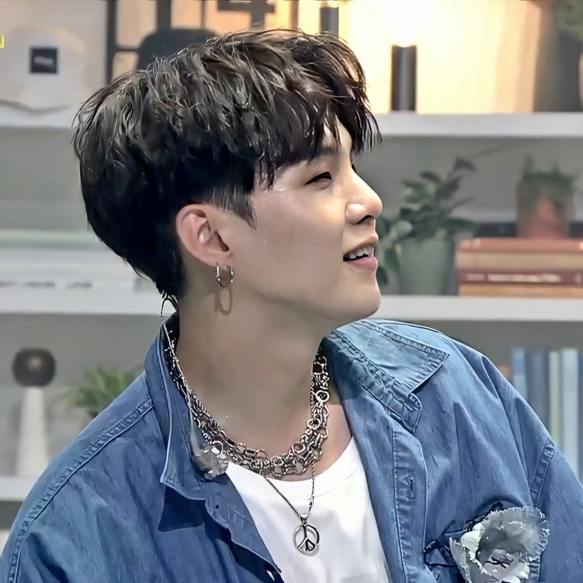 จำช็อตนี้ในคอนเมื่อวานคือ “หูยยยย อันเดอร์คัท ยุนกิ” 😳 #SUGA