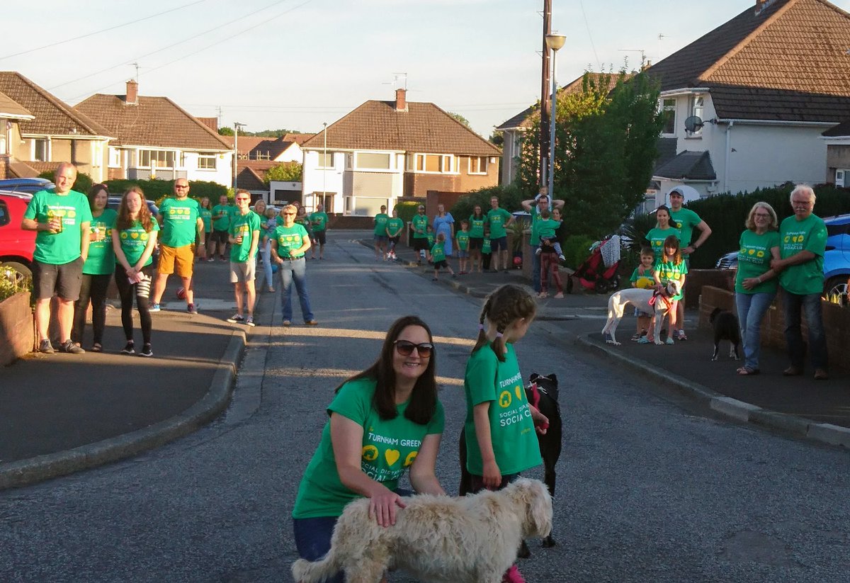 ILovesTheDiff's tweet image. The green, green tees of home: Penylan's most community spirited street will Turnham Green with envy. (Yes, still using that joke.) Thanks to everyone who bought one of these #SocialDistancing Social Club t-shirts and to Emma for organising.