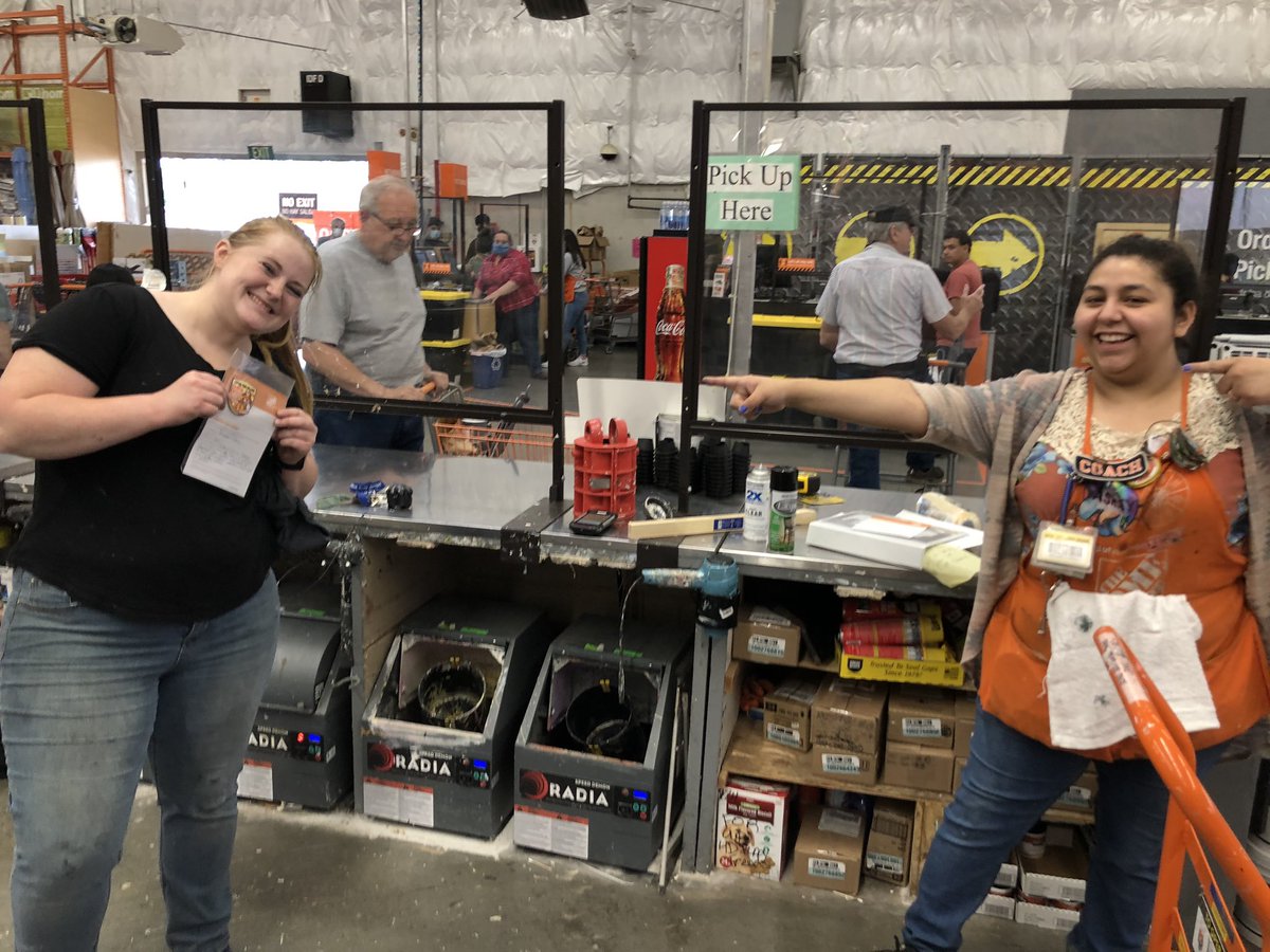 AshleyLuttrell6's tweet photo. Amberlie is such a hard worker! Always willing to stay and help her peers and customers adore her! We sure are going to miss her as she pursues the medical field! @RobPacNW @Jqphoto1 @bamanda1214 @JoshuaCrocker3 @luap4010 @KayK_Quinn @ElijahJoslyn @RosebudOMalley https://t.co/V9q7YOomth