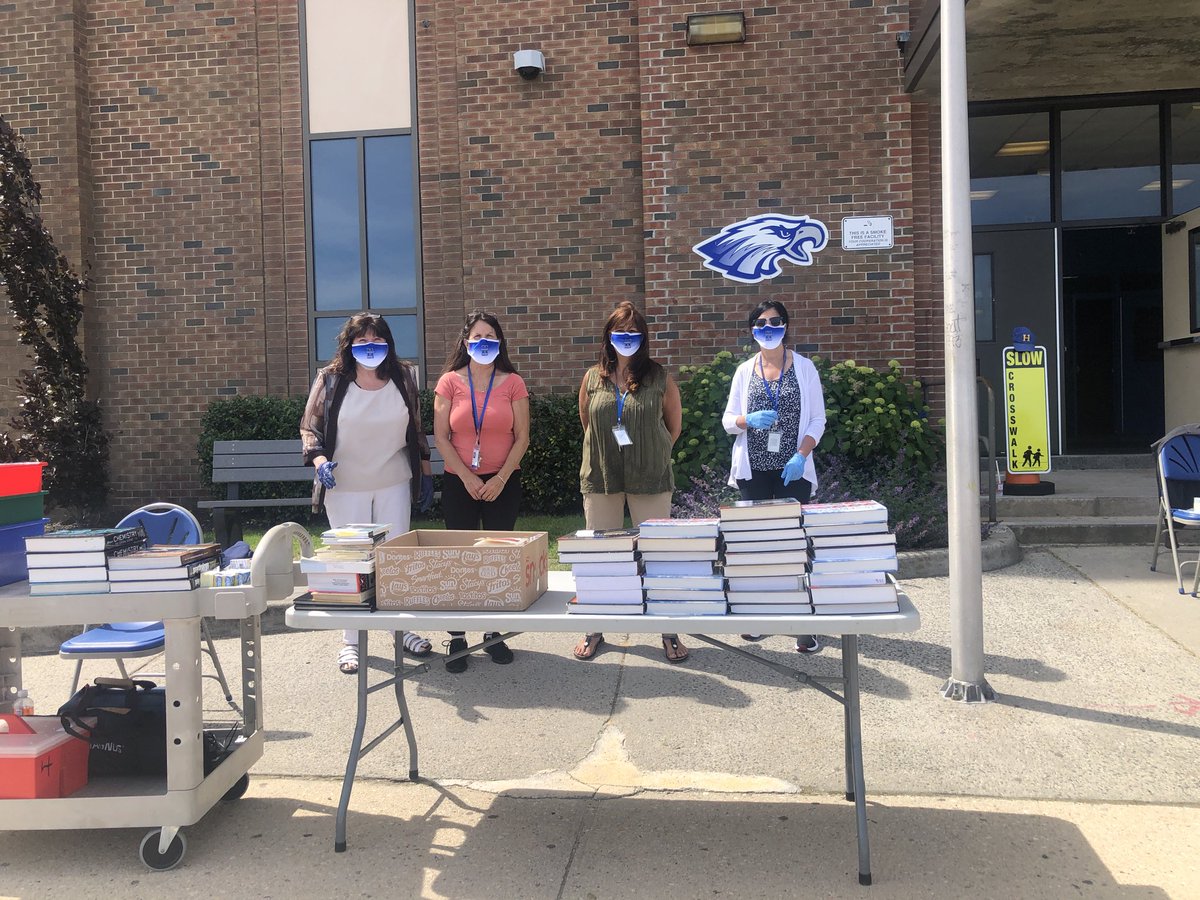MrsJ_Ferrara's tweet photo. #SeniorRecognitionWeek @OHara_HPS Thank you to all who volunteered to kick the week off. Caps & gowns today with special gifts! #Classof2020 https://t.co/Un7lTmswFL