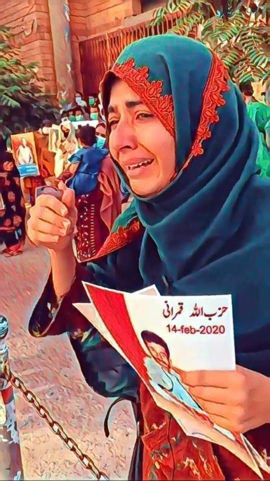 Dayo_KD's tweet photo. While the girls of other nations living in pakistan holds degree in their hands where baloch girls holds a picture of their beloved one's seeking for justice But There is a No Justice nd Finally Today she committed suicide 😢 😔 💔
#Standagaininjustice
#Balochistan
#MissingPerson https://t.co/YpSnVsEj06
