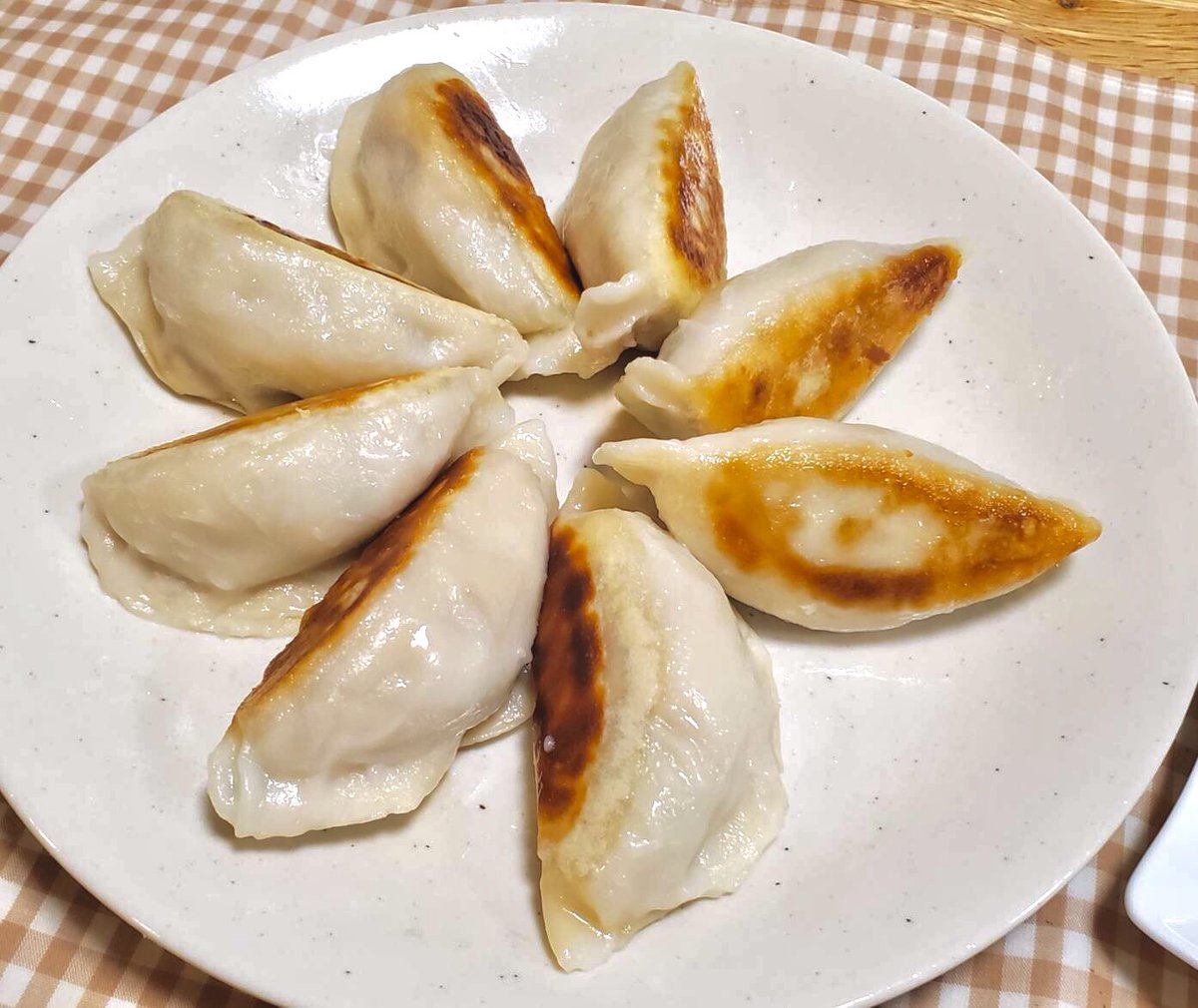 ねむり 今夜は横浜中華街にある 山東 からお取り寄せした焼き餃子をいただきました 美味しい 幸せ 明日は水餃子をいただきます ねむり 今夜は横浜中華街にある 山東 からお取り寄せした焼き餃子をいただきました 美味しい 幸せ 明日は水餃子をいただきます
