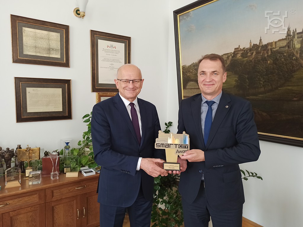 smart3Dcity_pl's tweet image. Lublin otrzymał prestiżową nagrodę Smart City Award za wdrożenie kompleksowego #modelu przestrzennego miasta.
Więcej - lublin.eu/biznes-i-nauka…