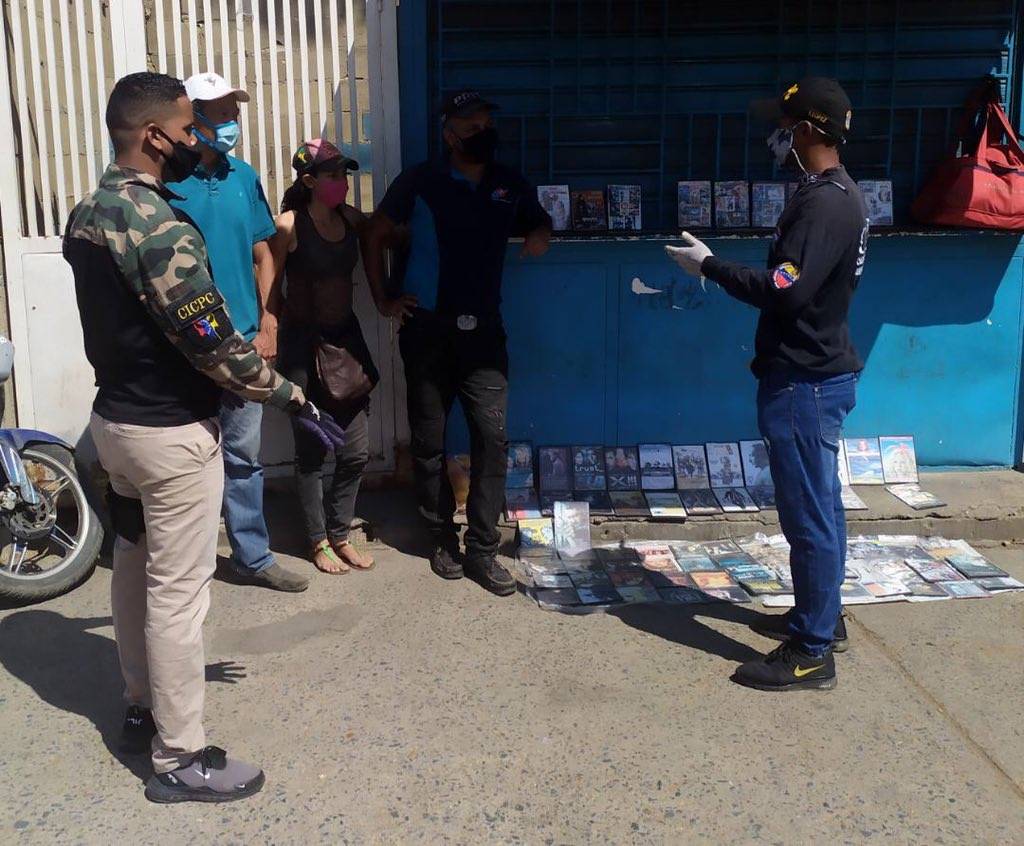 Funcionarios de la Delegación Municipal Puerto La Cruz, presente en las calles, a fin de concienciar a la población sobre la medidas de Prevención del COVID-19. #Cicpc <a href="/DouglasRicoVzla/">Douglas Rico</a> <a href="/CICPCPREVENCION/">PREVENCIÓN INTEGRAL DEL DELITO CICPC</a> <a href="/Cicpc374/">REDIP ORIENTAL</a> <a href="/Cicpc192/">CICPC ANZOÁTEGUI</a> <a href="/ilarraza08/">Com. Gral César Ilarraza</a>