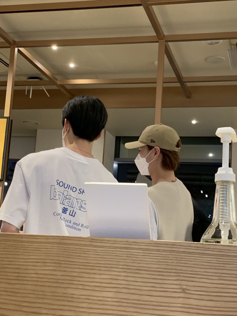 HELP RT 🎈🎈🎈🎈🎈

GIVEAWAY 2 ALBUM EQUAL (RANDOM) SEUNGYOUN DARI AKU SAMA KAK @HWYNoona soalnya Seungwoo sama Seungyoun jalan bareng cmiwwww 

RT&amp;LIKE 
Kalo mau mutualan bolehhhhh silahkan komen aja