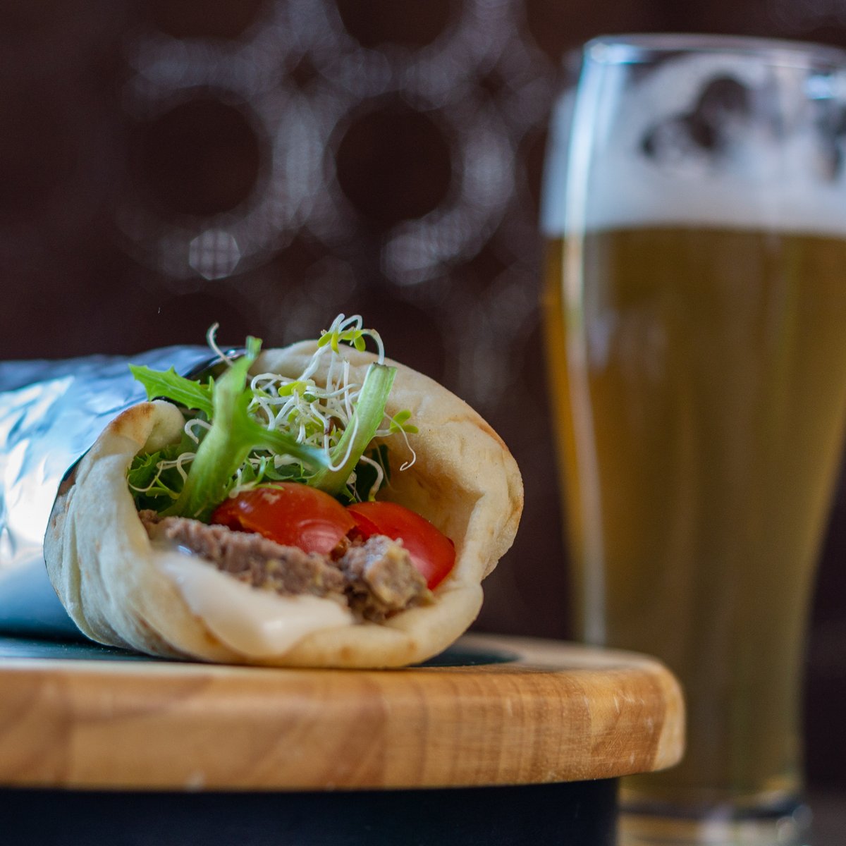 TasteCanada's tweet photo. Have you ever cooked with bison? This is great spin on a flatbread (with flavourful bision!) c/o of Aaron Gautreau, chef @NWTBrewingCo, from the Beer, Food and Friends cookbook. Visit https://t.co/AwLNmimoyl for the recipe! #tastecanada #tastelovers #foodies #cookbooks #bison https://t.co/ARNzNgDQFO