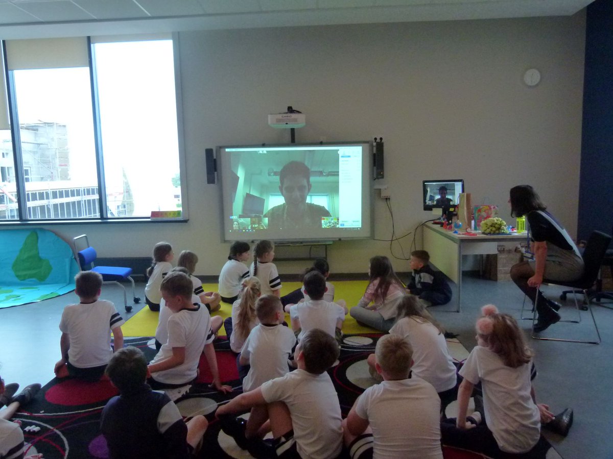 UKinLatvia's tweet image. A fantastic morning at @KC_Latvia with Defence Attaché @UKDefenceLatvia and Lt Nikolai L’Vov Basirov, from the #efP Battlegroup in Estonia, who talked to children about life in a submarine.