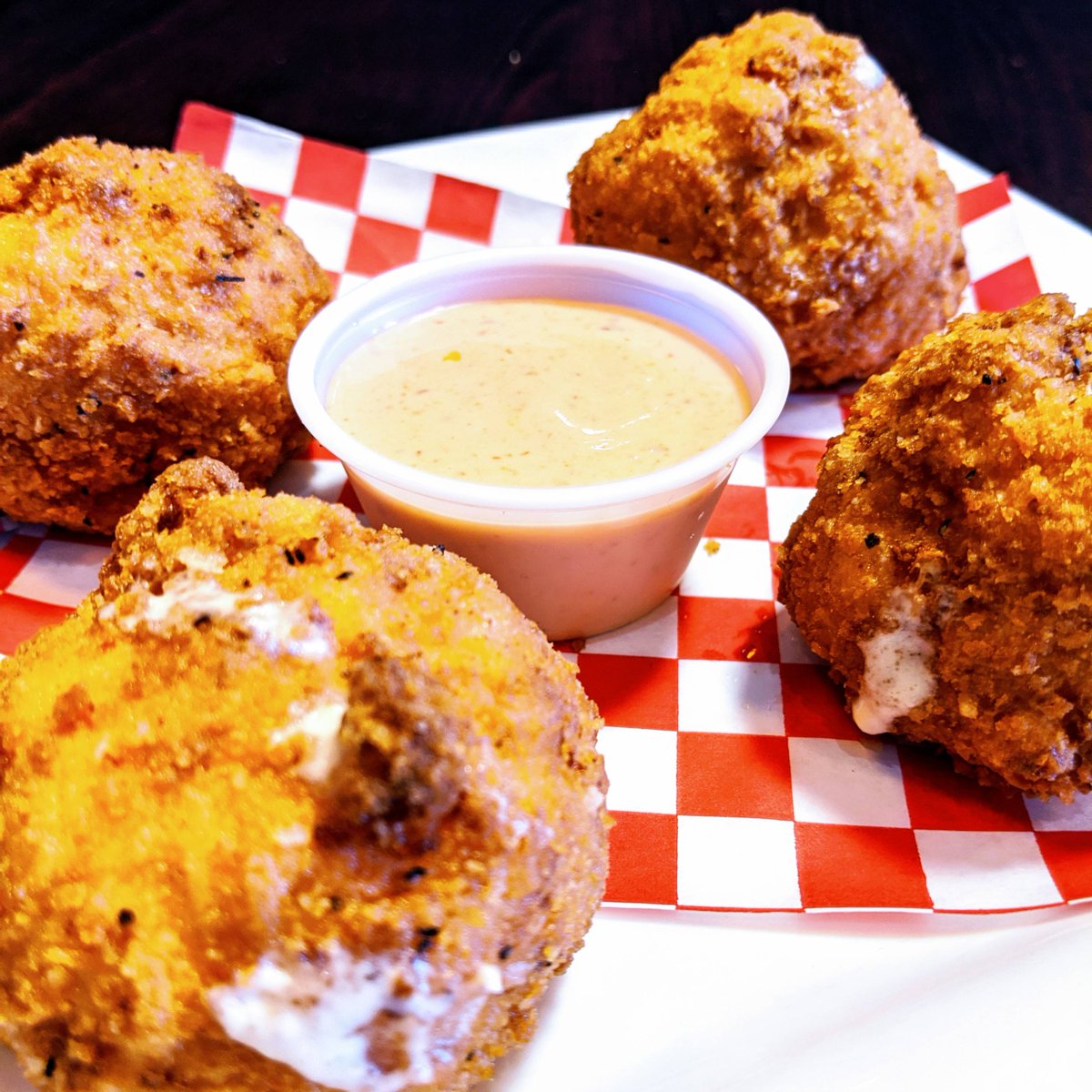 PlayersBarGril's tweet photo. Happy Monday! We are excited to have our house made Mac 'n Cheese Bites, Cajun Burger, and Black Forest Cake waiting for you this week! Don't forget, Dad's day is coming up soon! https://t.co/WqXaQRxIZZ