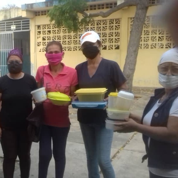 #ZuliaMia Voceros y Voceras del MBF (Red Maracaibo 4) de la mano con CNAE, cocineras de la Patria y Milicia Bolivariana, garantizando la alimentación de nuestros niños, niñas y adolescentes desde nuestras escuelas #SoberaniaAlimentaria @MPPEDUCACION <a href="/EducacionZEZ/">Educación Zulia</a> @OmarPrietoGob