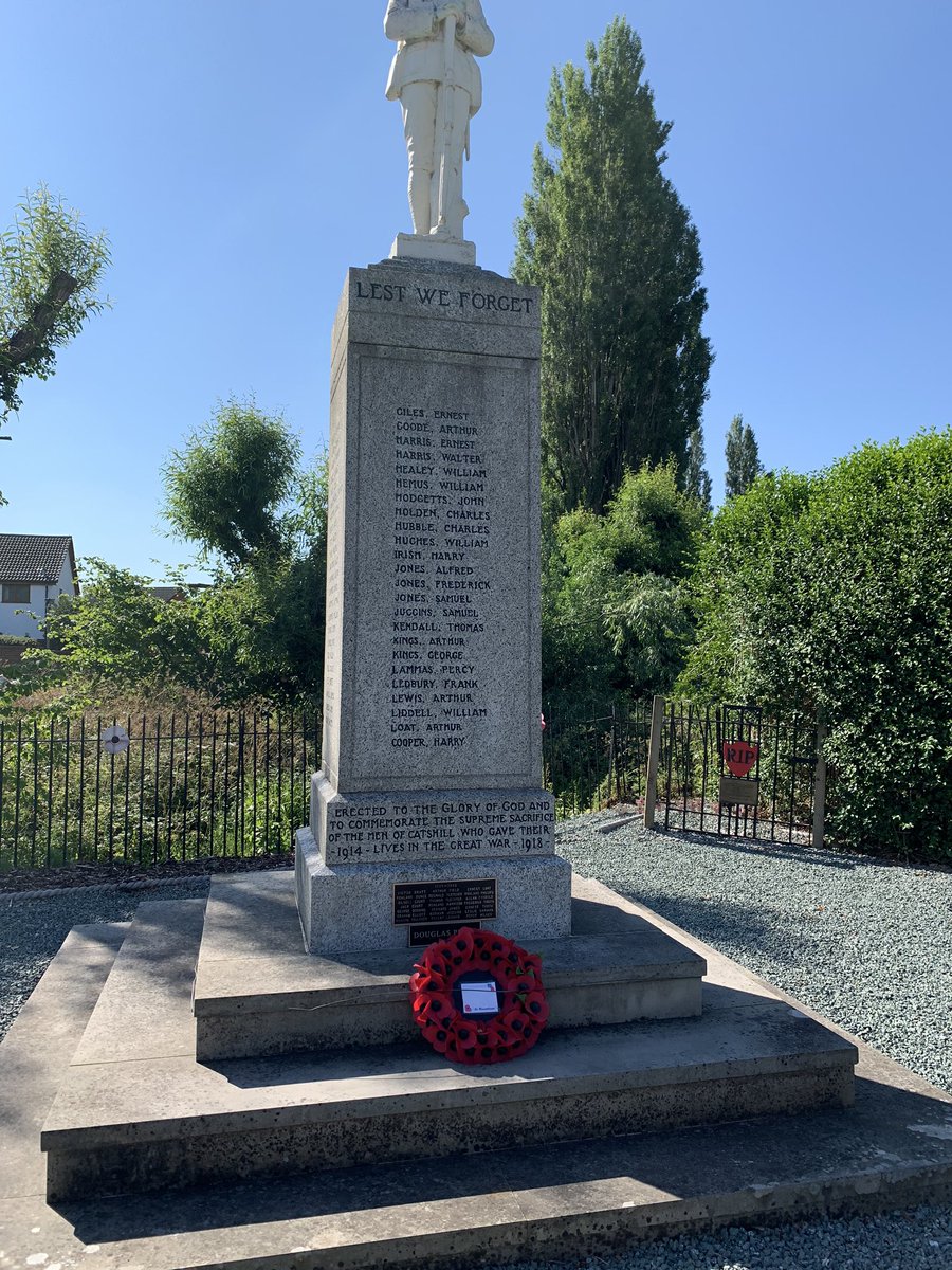 CatshillB's tweet photo. A little tidy up of weeds at the memorial today. Every little helps 😀 #catshillinbloom https://t.co/AF1w7hZVj7