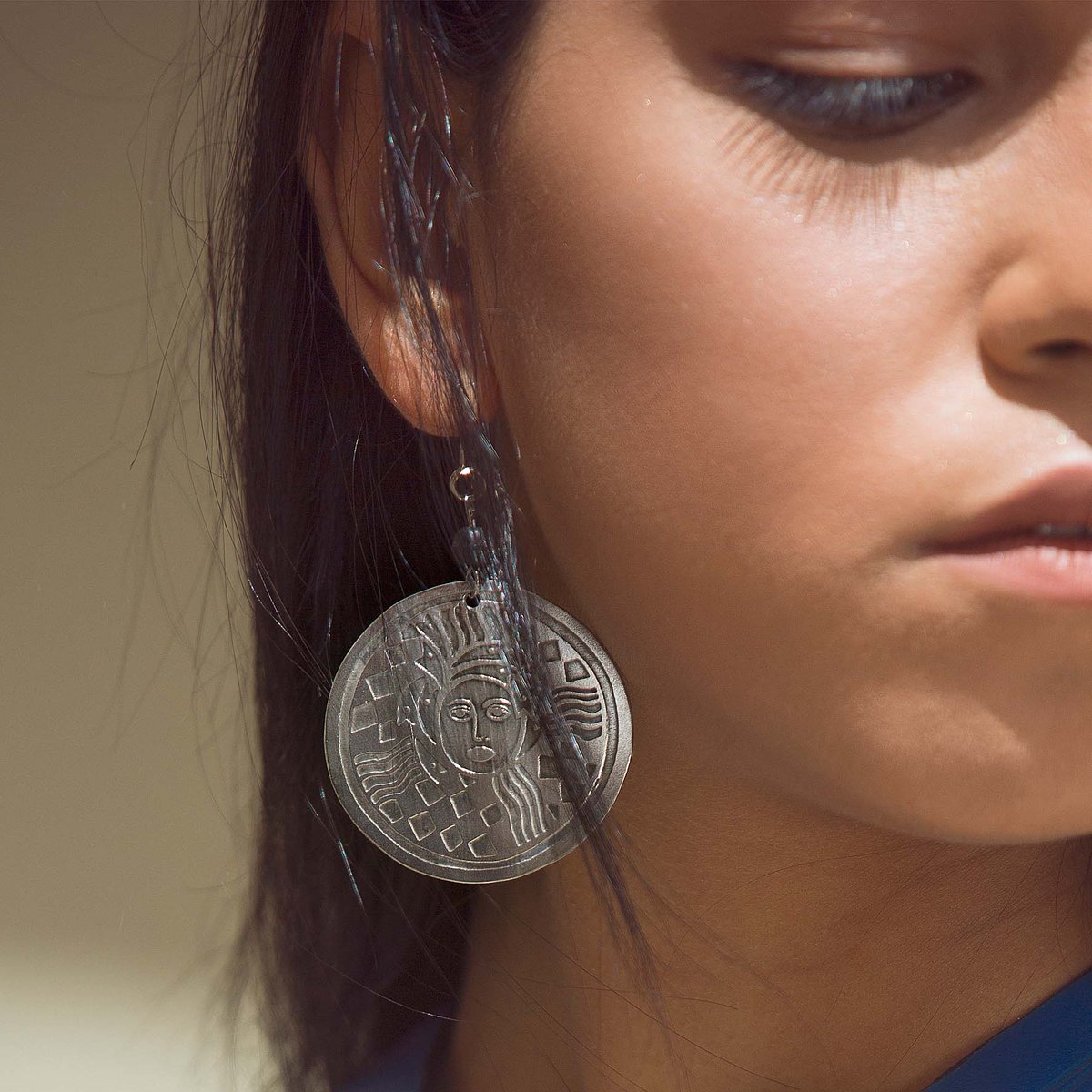 SamiAmindesigns's tweet photo. Women should never go without earrings, Medusa earring is available in 2 brass colors.
Dm us your order.
https://t.co/5yLVfwkLjA

#samiamindesigns #Alexcollection #earring #brass #genuineleather https://t.co/6nBQINoGlb