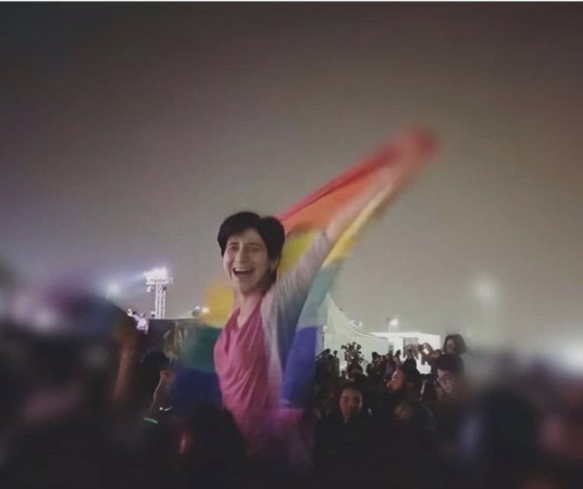 AudeAvocat's tweet photo. Hommage à Sarah Hijazi, militante lgbt emprisonnée en Égypte en 2017 pour avoir brandi un simple drapeau lgbt lors d’un concert.Partie trop tôt, son courage a été marquant. RIP 🙏 https://t.co/R0x2cSirlm