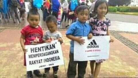 BuruhMizuno's tweet photo. Happiness is not given to your shoes making labour. You are not responsible does'nt paying compensation to us. 
Shame on You
 @adidasoriginals  @adidasfootball @MizunoRunningNA @MizunoFootball
#PayOurRight
#JusticeForPDKWomenWorkers
@jeffhermanson @cleanclothes @GLJhub @LIPSedane https://t.co/nFzc9JCFUq