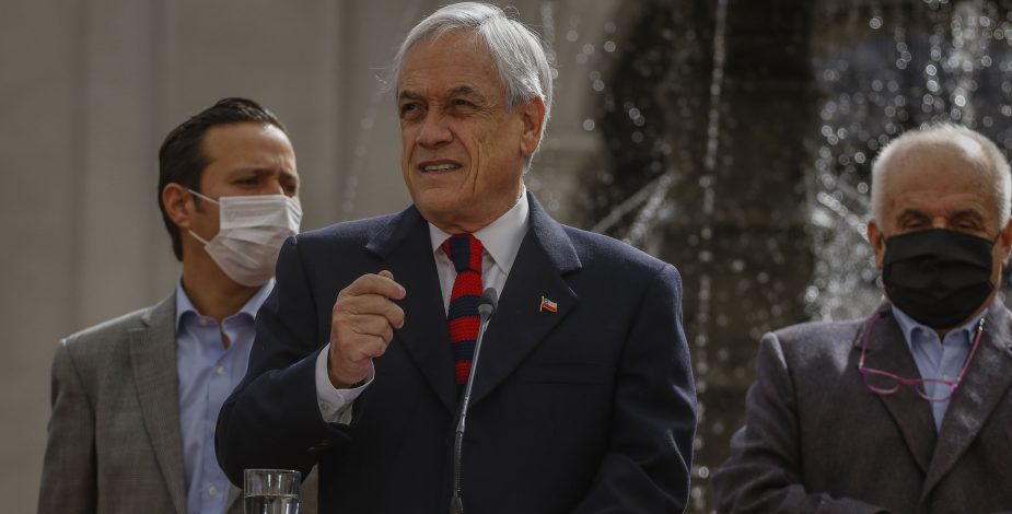 adnradiochile's tweet photo. ESTUDIO | Pulso Ciudadano: Rechazo del Presidente Piñera llegó al 75,6% y aprobación alcanzó el 13,6% https://t.co/1MTelqD27Y https://t.co/yHYquvs7ct