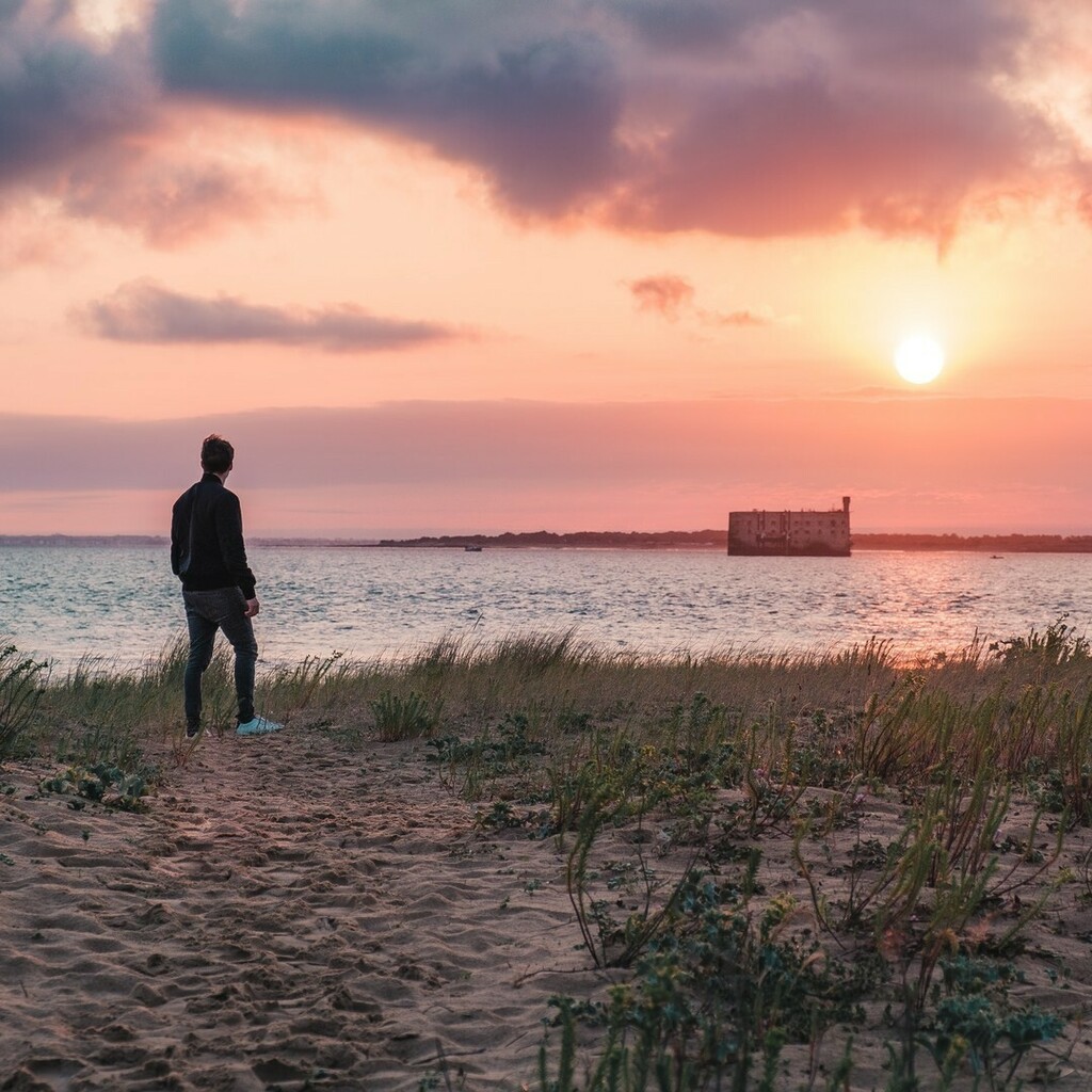 #lumiere sur #fortboyard ☀️✨
#oleron #IOMN #charentemaritime #vacances #holiday #chill #nature #picoftheday #igerscharentemaritime #ocean #island #famille #sunrise instagr.am/p/CBc85XkoX2v/