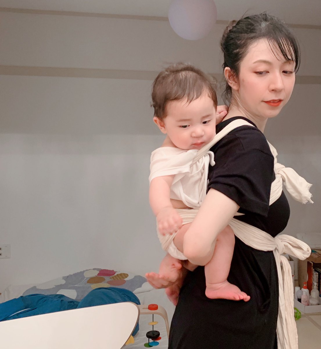 もえ 1歳れいれい 妊娠中から 皆さまに相談し続けた抱っこ紐ですが まだ買ってなかった 散々悩んでポルバンのヒップシート ダブルショルダーに落ち着きました トランと迷ったが アドバイスありがとうございました ちなみに おんぶは 妊娠中