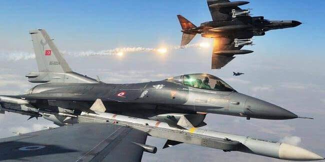 Türk Hava Kuvvetleri Irak'ın kuzeyindeki,
terör örgütü PKK'ya ait hedeflere yönelik hava harekatı icra ediyor. Pençe- Kartal Operasyonunda Rabbim Ordumuzu muzaffer eylesin.