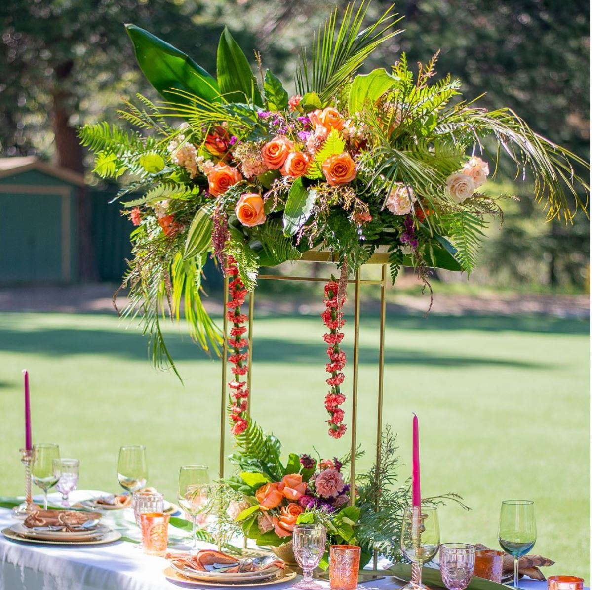 Designed by Figure Eight Events, California, using the FloraGuppy.