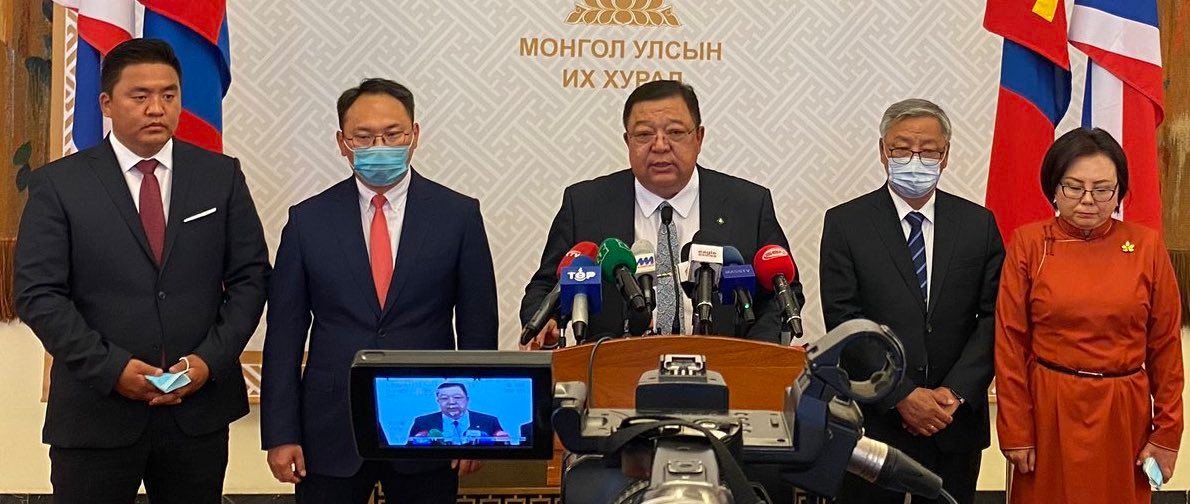 Амаржаргал ЕС болно гэж АН зарлав.Сонгуульд очков авах гэсэн явуургүй арга.АН ЕСтай болох хэмжээнд суудал авахгүй.Тэгэхээр Амаржаргал ЕС болохгүй.Нарантуяа гэж хүүхнээ зарлачихсан бол МУ анх удаа эмэгтэй ЕСтай, олны дэмжлэг авах бсан байж мэдэх юм.Дан жуликууд хэн итгэх билээ.