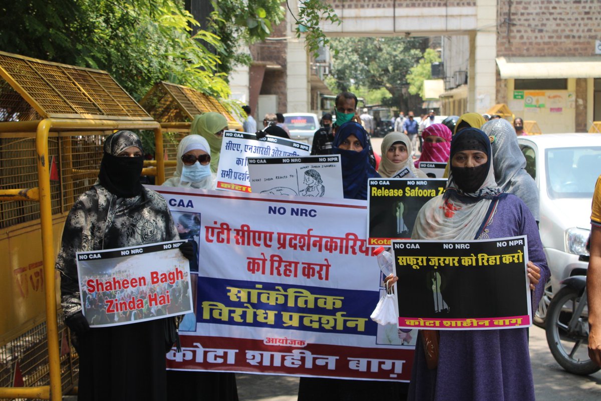 ShifaKhalid8's tweet photo. @007AliSohrab 
@sqrIlyas1 
@UmarKhalidJNU 
15.06.2020, Protest done at Kota Collectorate in Rajasthan by Kota Shaheen Bagh Team, Given memorandum to ADM for Shri H L Dattu, Chairman, National Human Rights Commission.
#ReleaseSafooraZargar
#releaseallpoliticalprisioners https://t.co/MjVPInPS5o