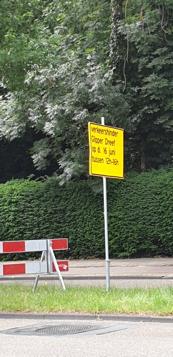 Geachte @Heemstede de asfalteringswerkzaamheden op de Glipperweg zouden toch morgen beginnen? Het is vandaag de 15e.
Mag u raden wat ze vandaag al aan het doen zijn...