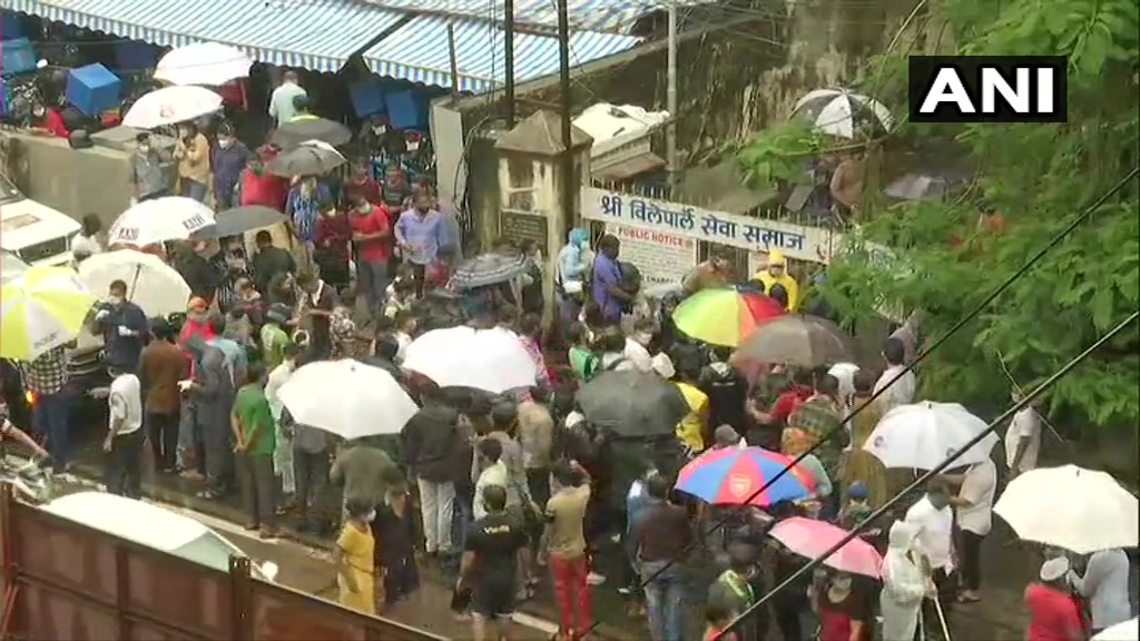 Crowd gathered to bid adieu to Sushant