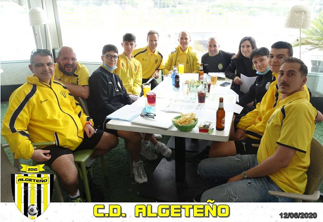 El pasado viernes, 12 de junio, se celebró la reunión de entrenadores, este año un poco atípica al reencontrarnos en plena desescalada de la pandemia. La reunión fue dirigida por nuestro Coordinador Deportivo Goyo González y respaldada por los miembros de la Comisión Deportiva.