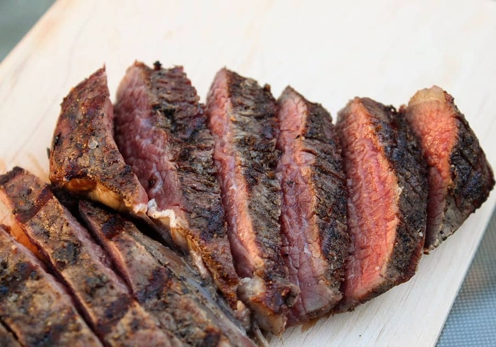 BraaiBristol's tweet photo. As promised, a #meatermade steak 👌

Medium rare, seasoned with @marinaseasalt Braai Salt and pepper. As a first time using the #meater I'm impressed! Very easy to use and love the stats you get throughout 🤓

#meaterplus #rump #steak #bbqlovers #bbqgr… https://t.co/O2tGWEkWvl https://t.co/w53x8VAyqn