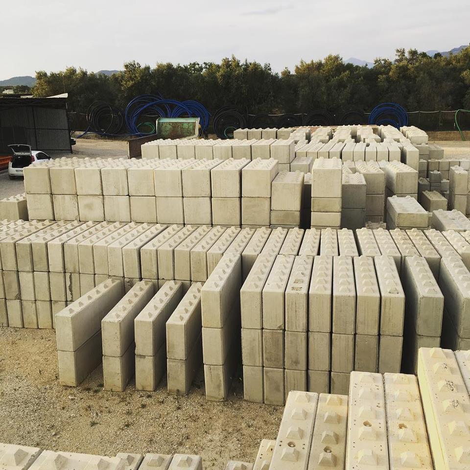 When one block just doesn't do the trick😉

Make as many concrete blocks as you could possibly desire with the Betonblock concrete block moulds!

#Betonblock #Concreteblock #Concrete #Construction #storage