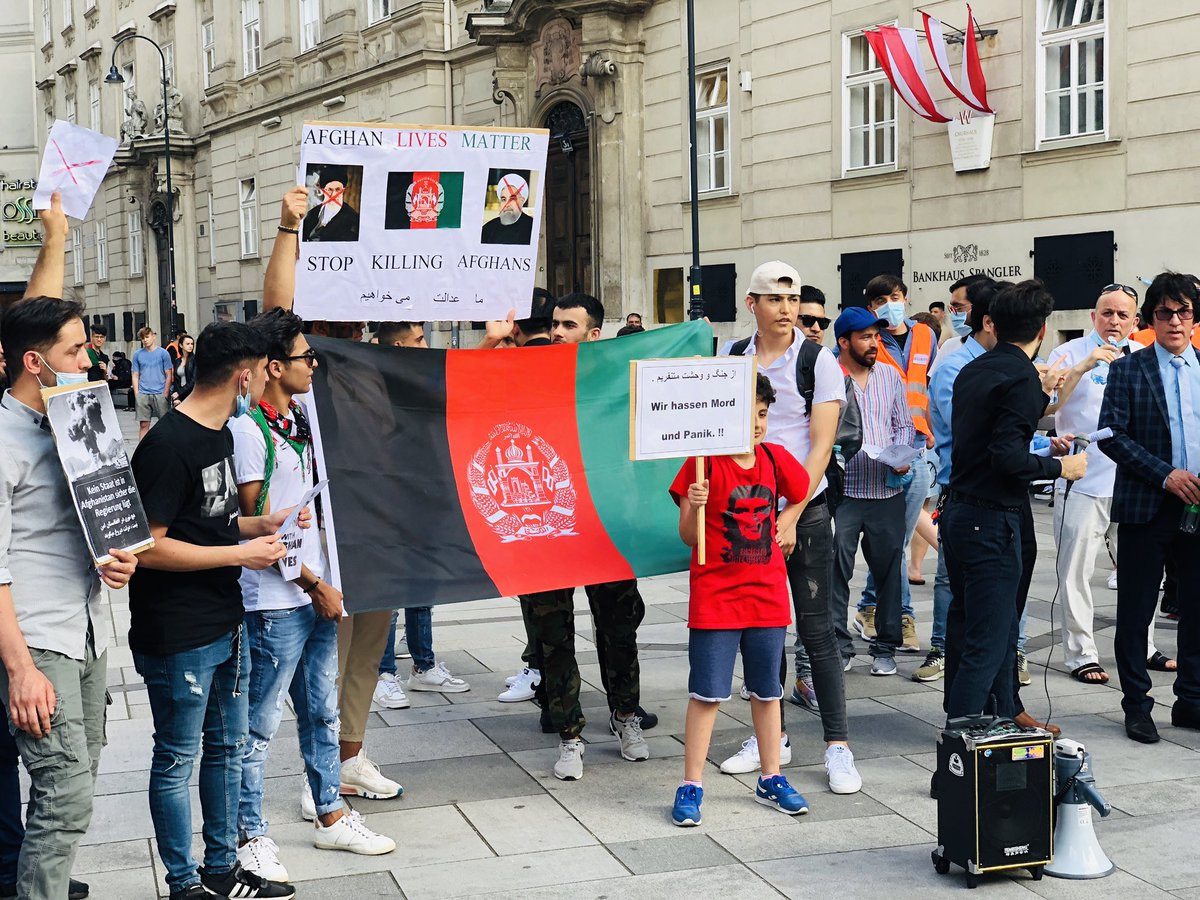 wasilFz's tweet photo. On Friday, in Vienna, we protested against the Iranian regime for their barbaric treatment of Afghan refugees in that country.
We also showed our solidarity to the #BLM movement &amp; all those oppressed by the capitalist states systematically in any corner of the world. Let‘s rise! https://t.co/bwn7VeiD8v