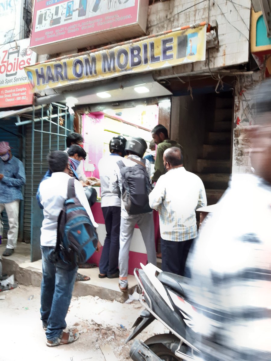 mamtatwits's tweet photo. @arjun_kamat81 @dinakaran @prasannavishy @ceitaofficial Today asked at least 2 gangs in #ritchiestreet to wear masks n follow #socialdistancing
#ceita
@ceitaofficial
@chennaicorp
@chennaipolice_
But long way to go ...
#CoronaIsNotAJoke https://t.co/fPNEIPrfiE