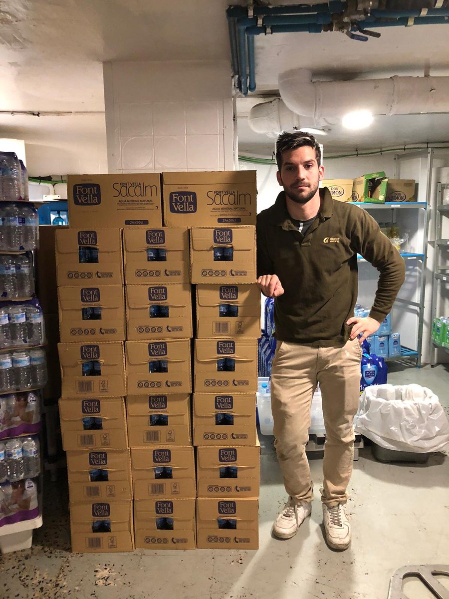 HMHospitalesCA's tweet photo. 💙 #AVUIESELDIADE | Avui, a @HMHOSPITALES és el Dia de @AllianceVending perquè ens van fer arribar 480 ampolles d’aigua per mantenir ben hidratats al nostre personal.
Moltes gràcies per la vostra ajuda, recolzament i compromís!
#HMDelfos #HMSantJordi #HMNens
@HospitaldeNens https://t.co/Z498B0DZWq