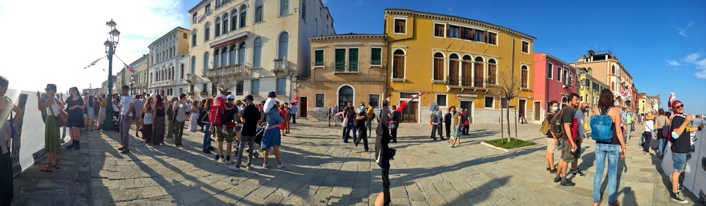 LJ_Pritchard's tweet photo. #Protest on the #Zattere for a #sustainable #future for #Venezia. #Futuristica and #NoGrandiNavi aka no #CruiseShips in the #lagoon #ZonaRossa for the #citizens of #Venice. https://t.co/yAU474MCbp