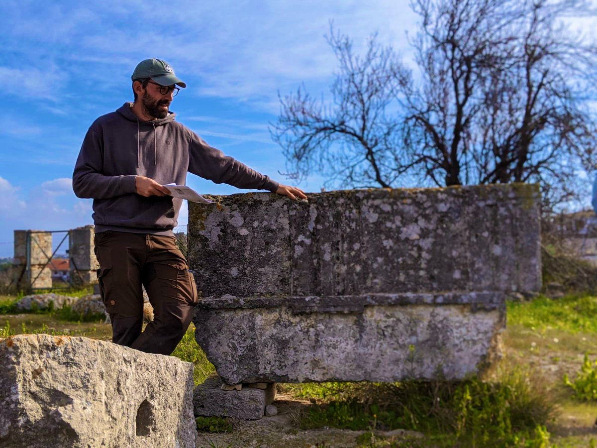 I’m a grad student in archaeology at  @BrownUniversity, where I use intensive survey, satellite remote sensing, and spatial analysis to study settlement change in rural landscapes over the long term. I do most of my work in  #Greece, but I work all over the E Mediterranean ~el 2/7